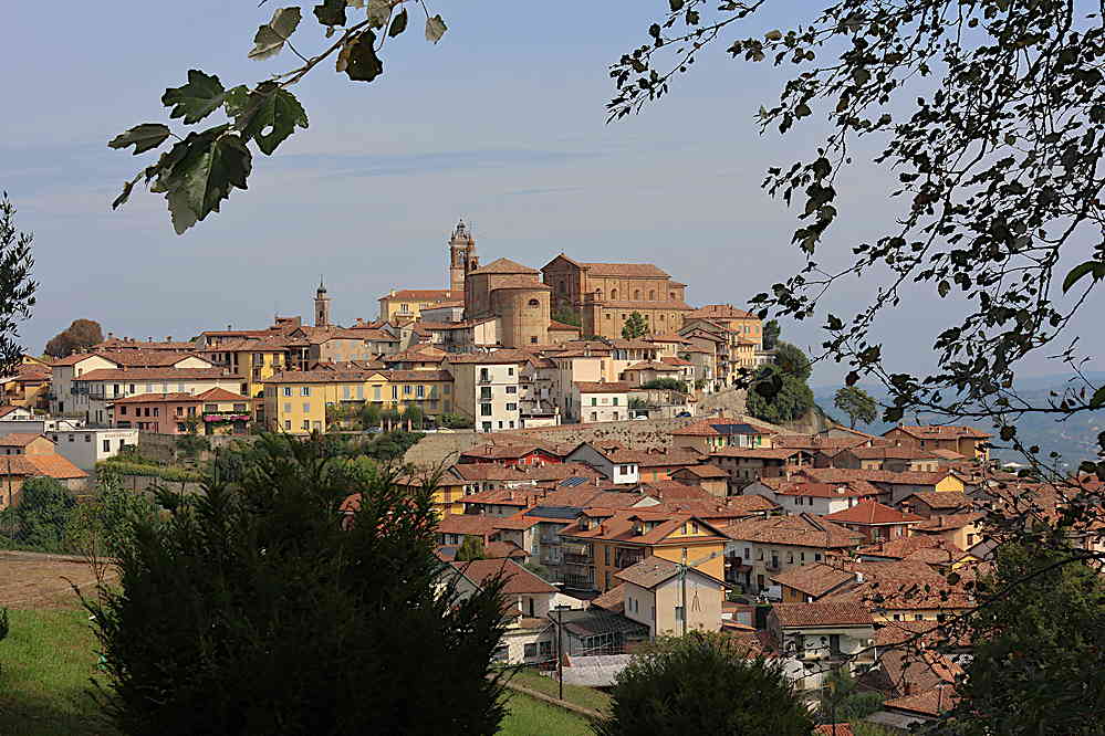 Über den Weinbergen des Barolo
