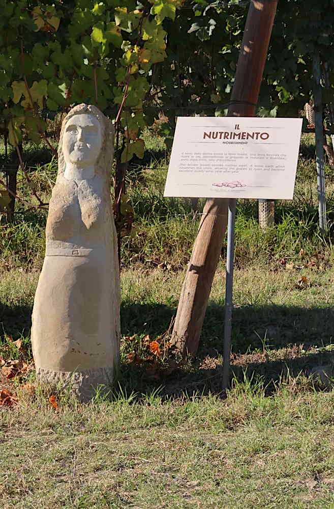 Skulptur im Weinberg